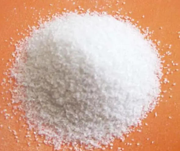 騰博機(jī)械磨料——白剛玉-磨料簡介 白剛玉以工業(yè)氧化鋁粉為原料，于電弧中經(jīng)2000度以上高溫熔煉后冷卻制成，經(jīng)粉碎 整形，磁選去鐵，···