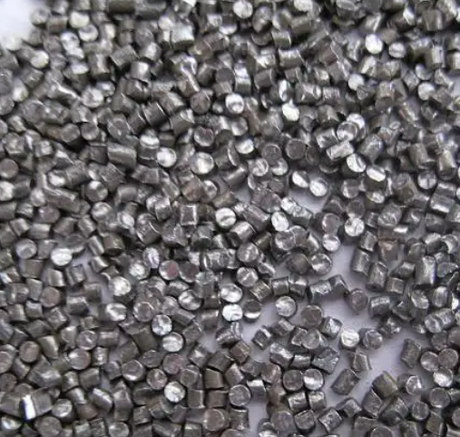 騰博機(jī)械磨料——鋼絲切丸-磨料簡介 騰博鋼絲切丸根據(jù)使用的鋼絲不同分為高碳鋼絲切丸和低碳鋼絲切丸。切成的鋼絲丸未經(jīng)鈍化處理，呈現(xiàn)···